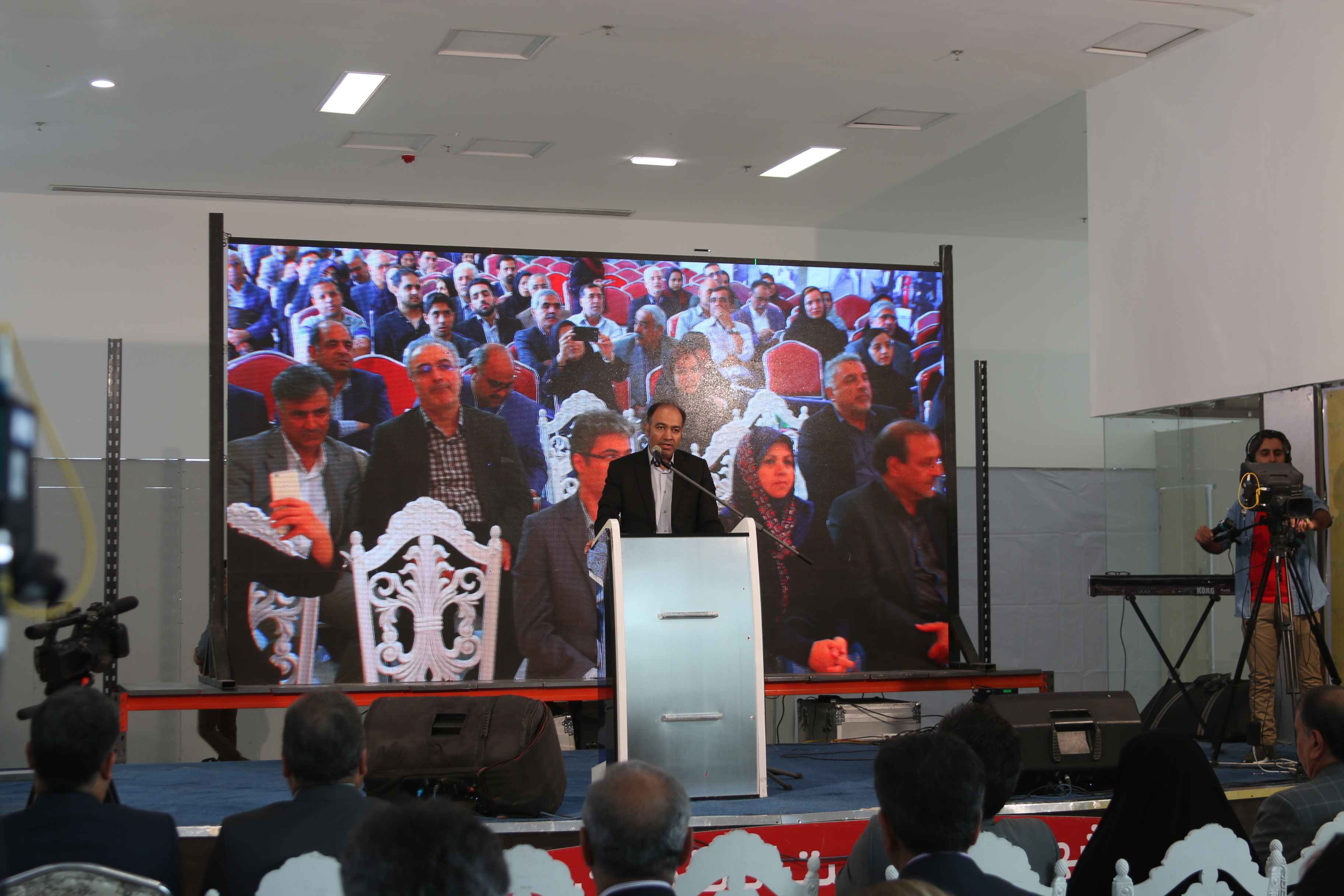 سخنرانی جناب آقای دکتر کلیدری در زمان برگزاری نمایشگاه و کنفرانس گردشگری سلامت اصفهان